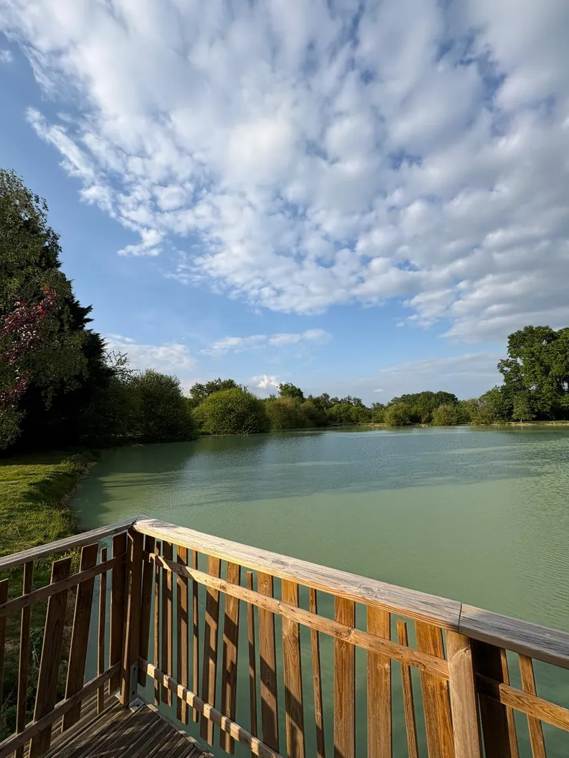 Rent a private pond with chalet and a terrace suspended on the water