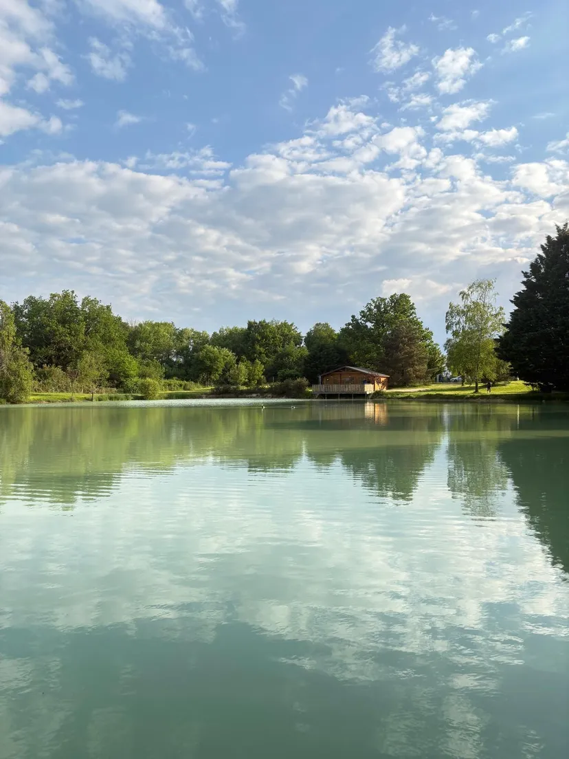 Rent a private pond with chalet and a terrace suspended on the water
