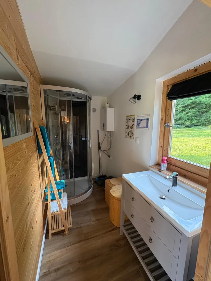 Rent a private pond with chalet and a terrace suspended on the water