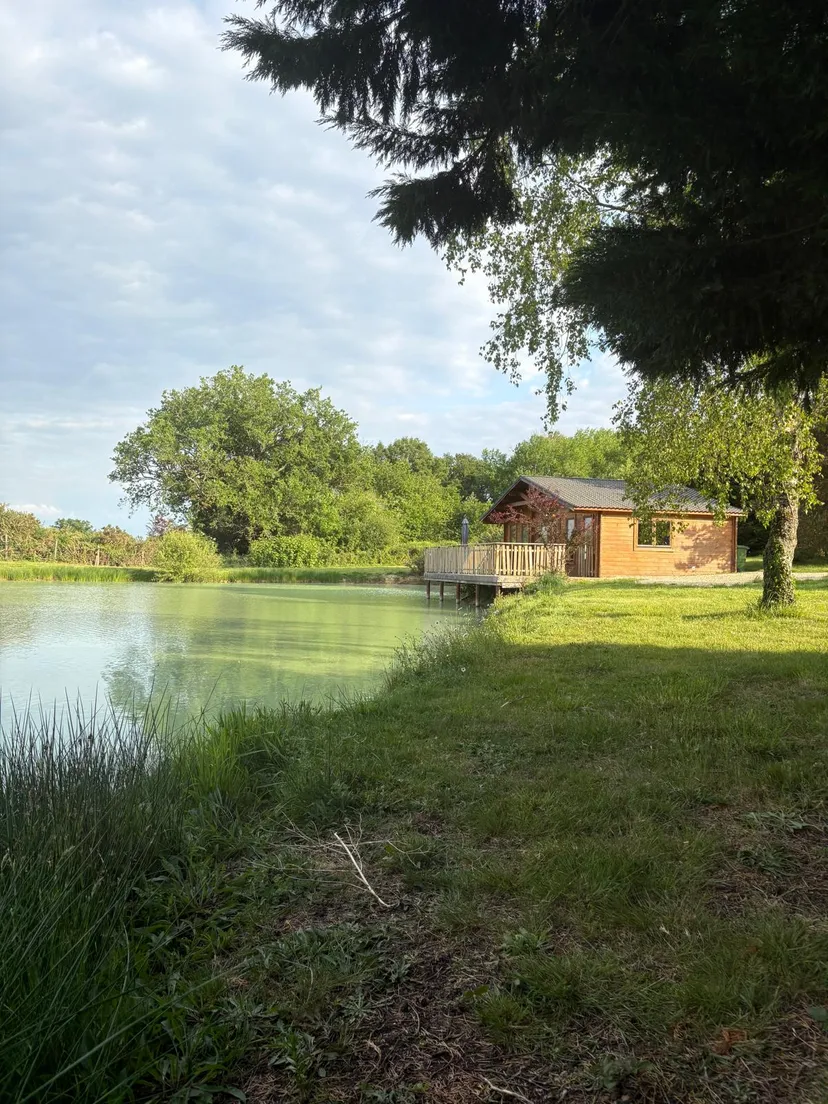Rent a private pond with chalet and a terrace suspended on the water