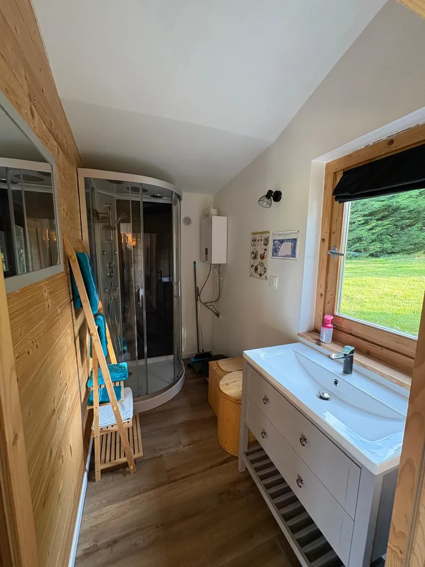 Rent a private pond with chalet and a terrace suspended on the water
