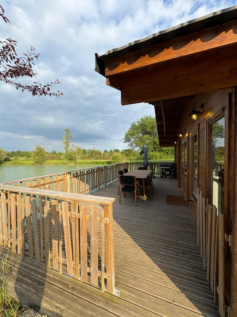 Rent a private pond with chalet and a terrace suspended on the water
