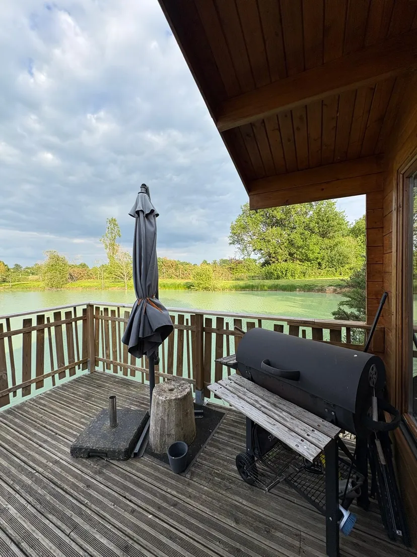 Rent a private pond with chalet and a terrace suspended on the water