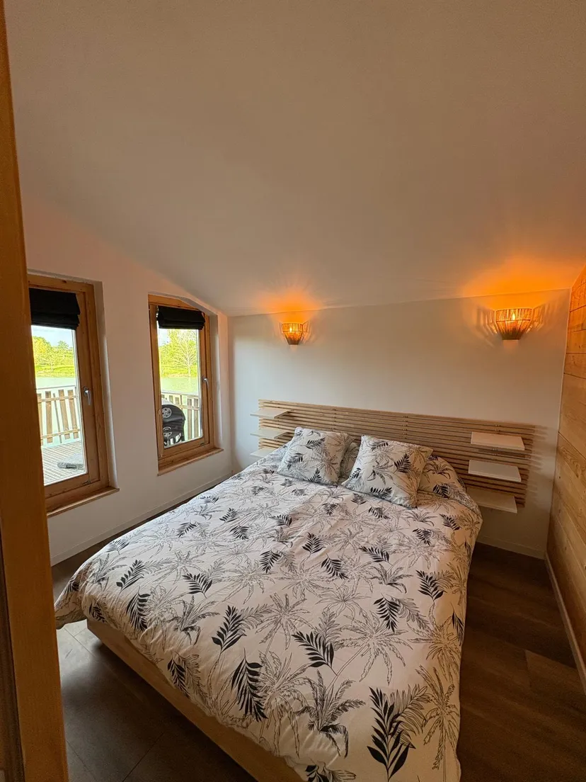 Rent a private pond with chalet and a terrace suspended on the water