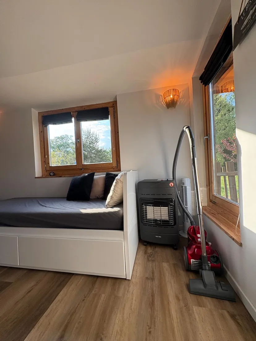 Rent a private pond with chalet and a terrace suspended on the water