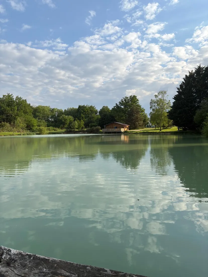 Rent a private pond with chalet and a terrace suspended on the water