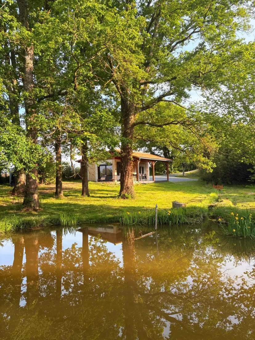 Three ponds with cottage in Nouvelle-Aquitaine