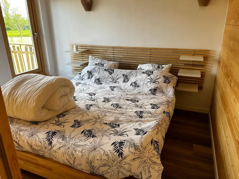 Rent a private pond with chalet and a terrace suspended on the water
