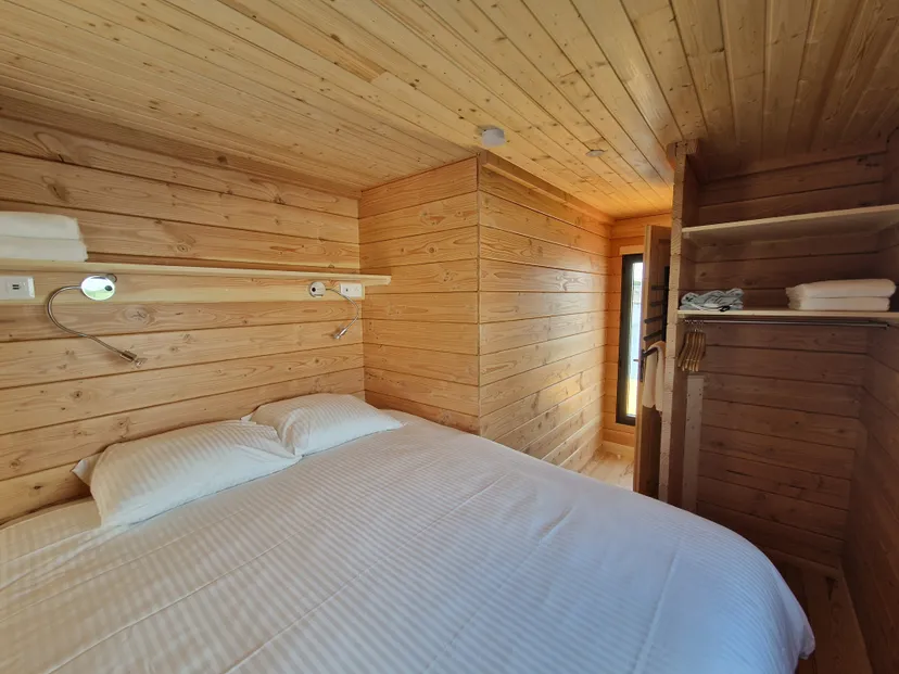 Maison flottante pour 6 personnnes dans un cadre d'exception
