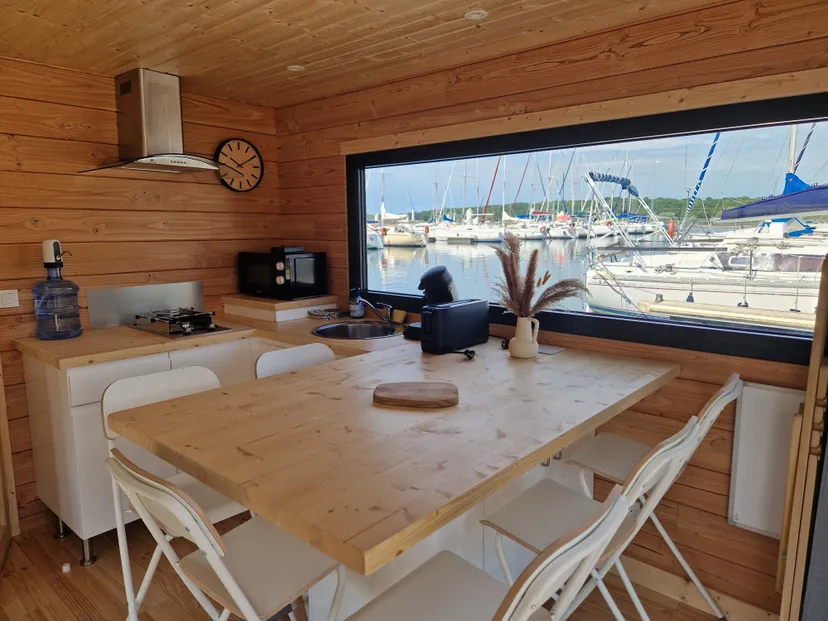 Maison flottante pour 6 personnnes dans un cadre d'exception
