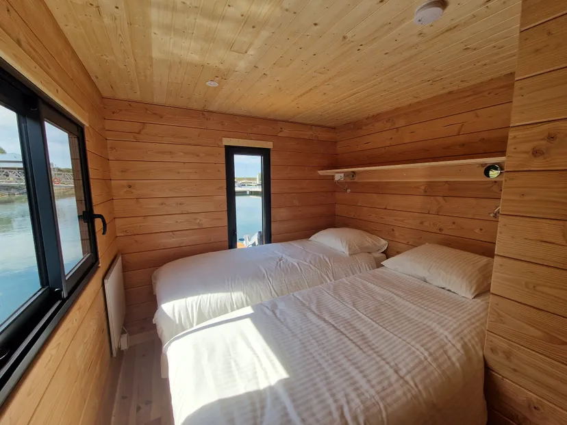 Maison flottante pour 6 personnnes dans un cadre d'exception