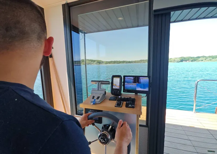 Bateau écologique sur le lac du Der - Navigation sans permis