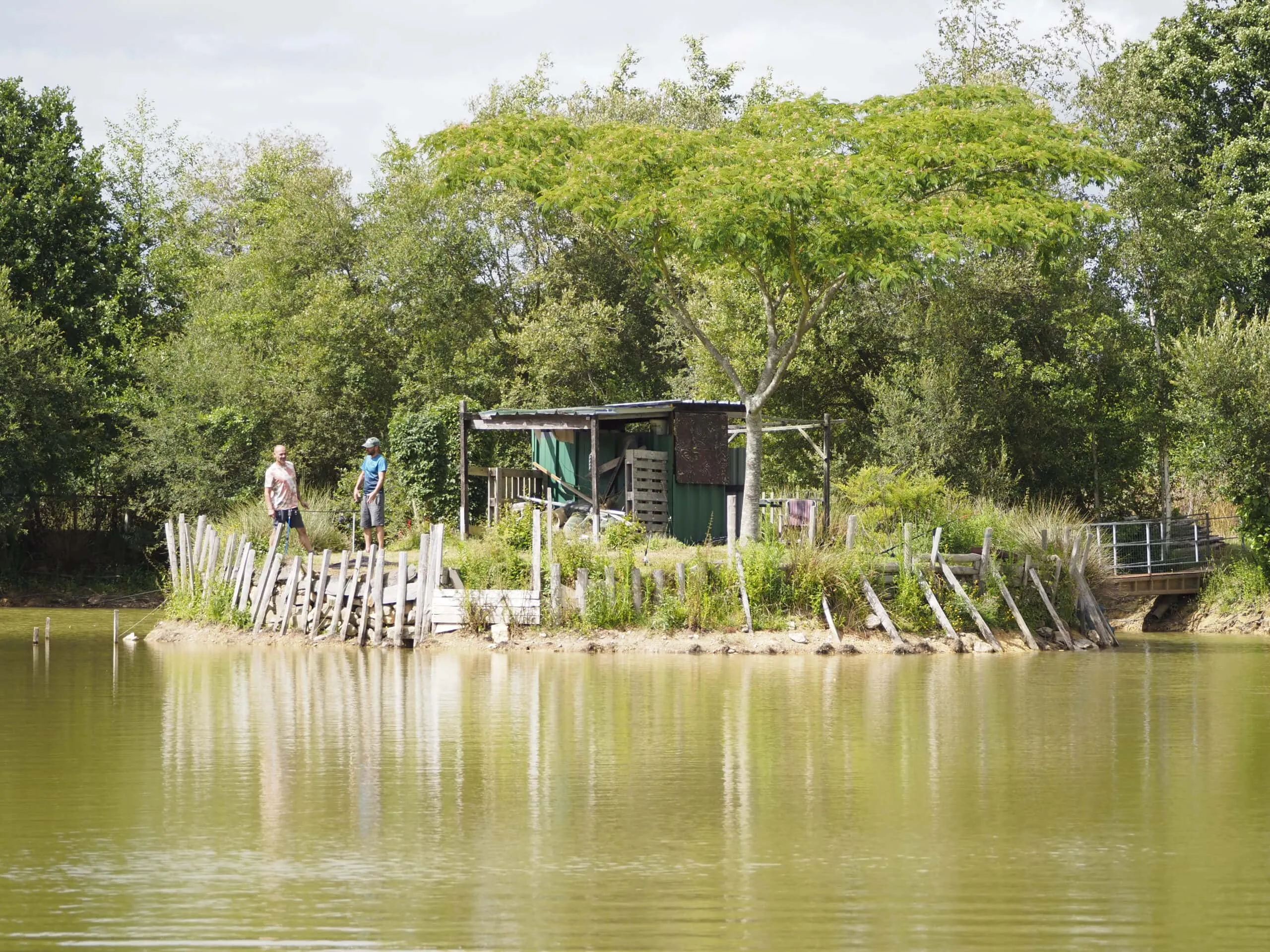 Étang de 2 hectares pour la pêche ou un moment de détente