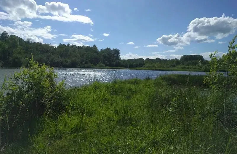 6.18 ac water body with waterfront campsite between Paris and Lille