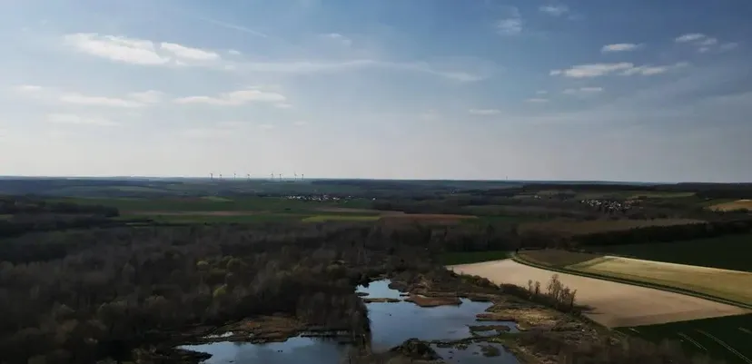 6.18 ac water body with waterfront campsite between Paris and Lille