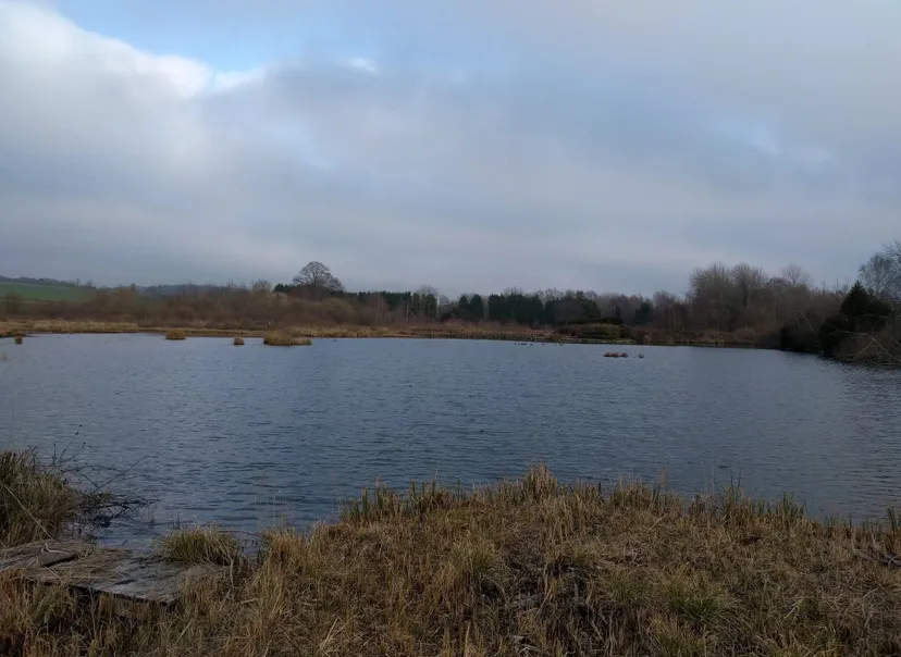 6.18 ac water body with waterfront campsite between Paris and Lille