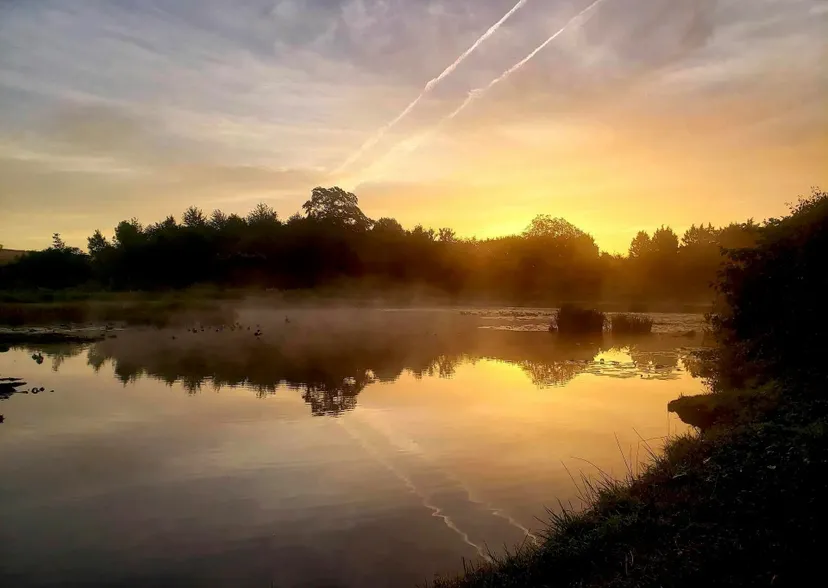 6.18 ac water body with waterfront campsite between Paris and Lille