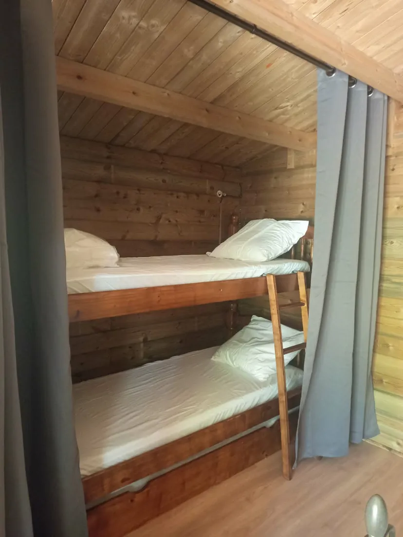 Rustic chalet at the edge of a 1.98 ac somme pond