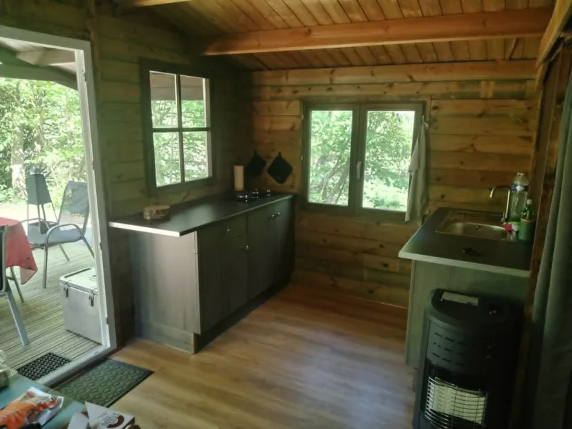 Rustic chalet at the edge of a 1.98 ac somme pond