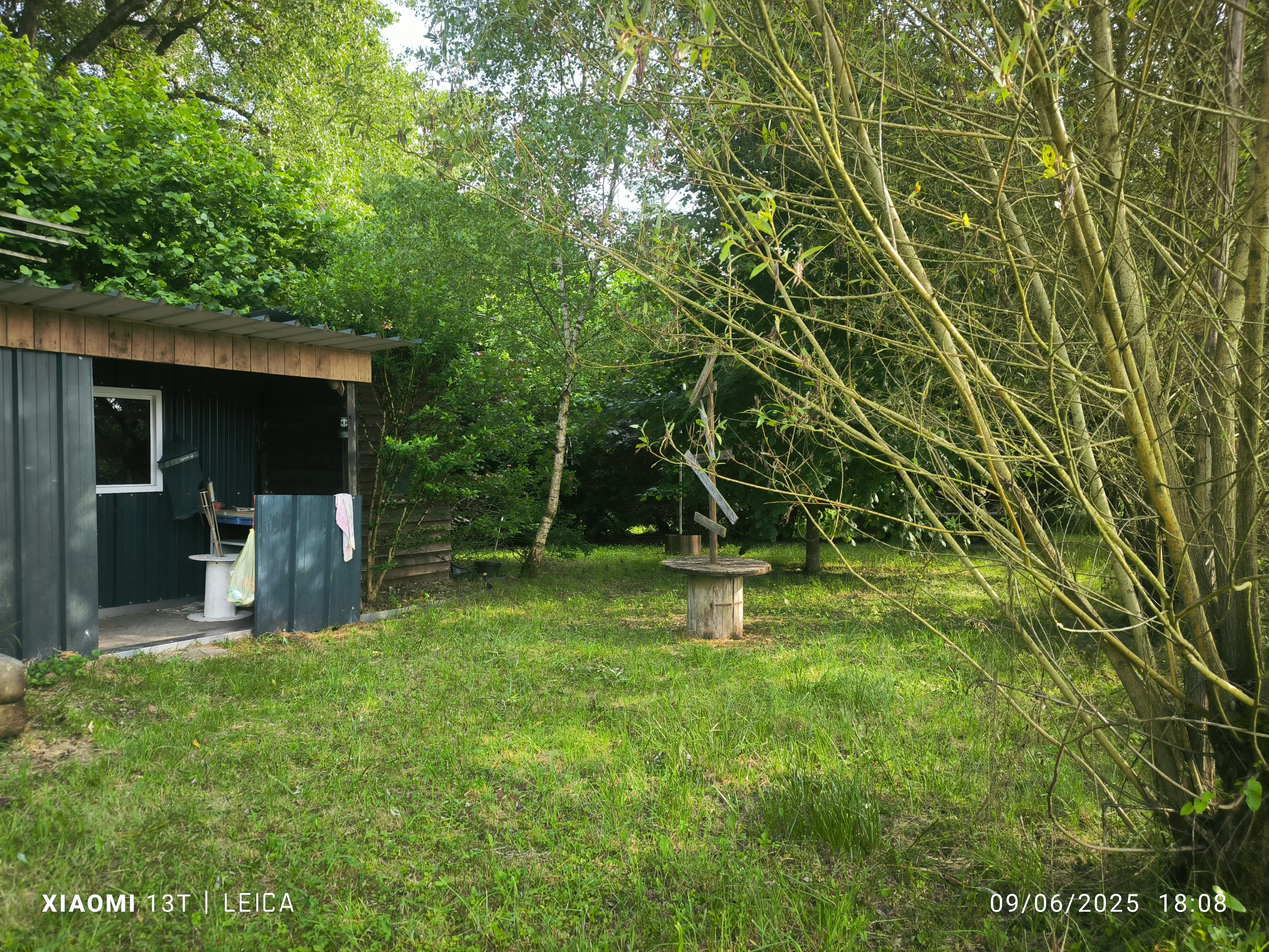 Terrain de loisirs avec etang