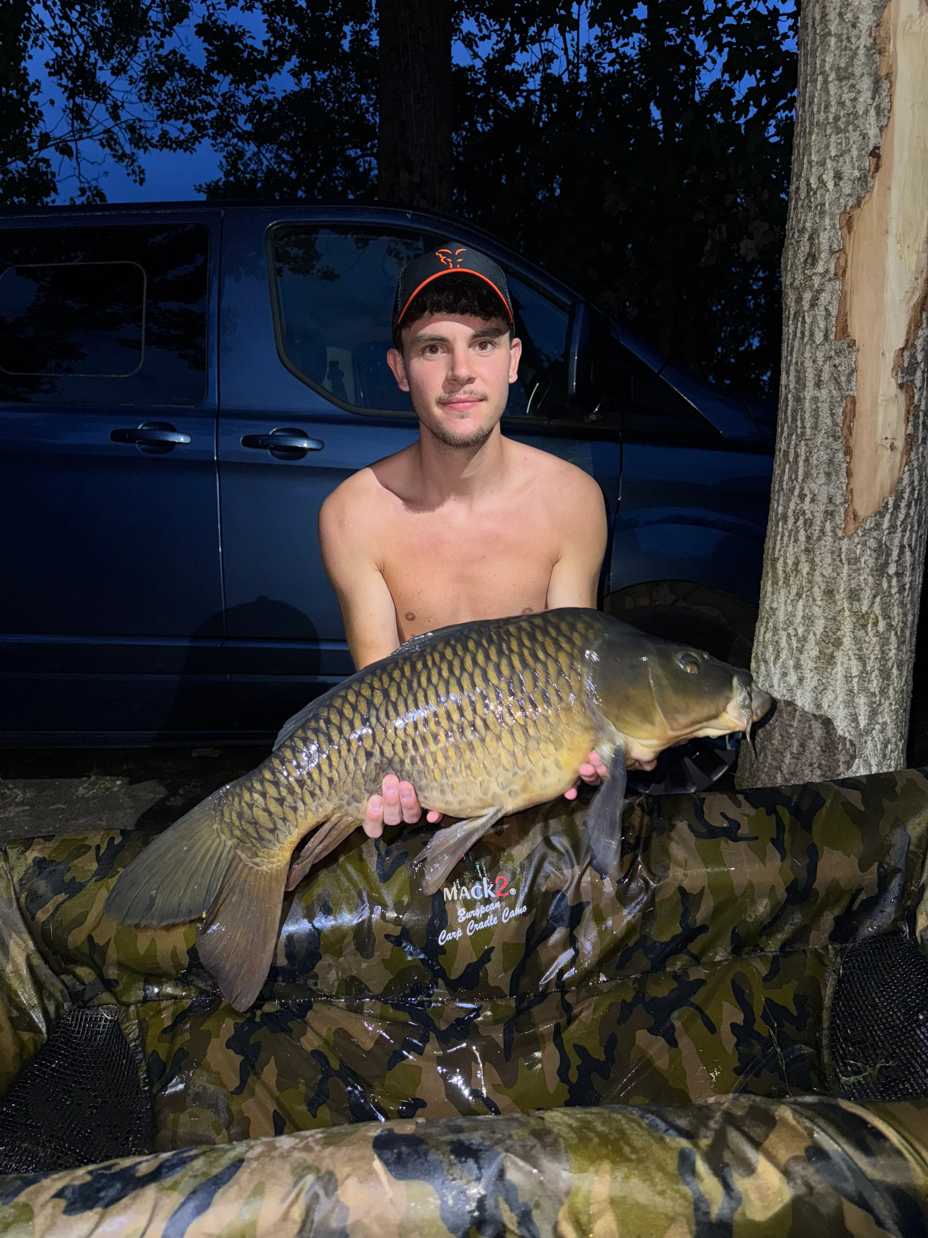 Gravière de 1,7ha avec une forte population de poissons!