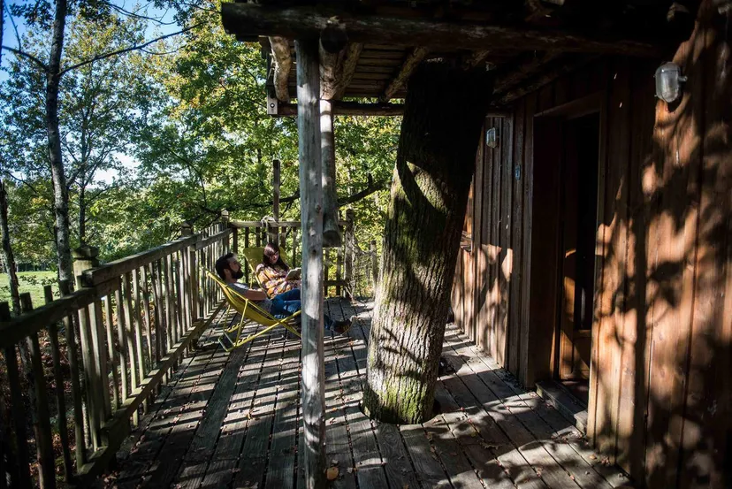 Magnifique cabane perchée dans les arbres de 2 à 6 couchages