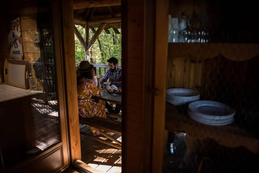 Magnifique cabane perchée dans les arbres de 2 à 6 couchages