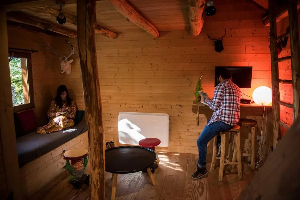 Magnifique cabane perchée dans les arbres de 2 à 6 couchages