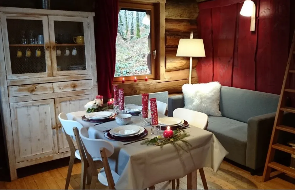 Chalet traditionnel avec vue sur un lac privé en forêt de 4 à 6 personnes