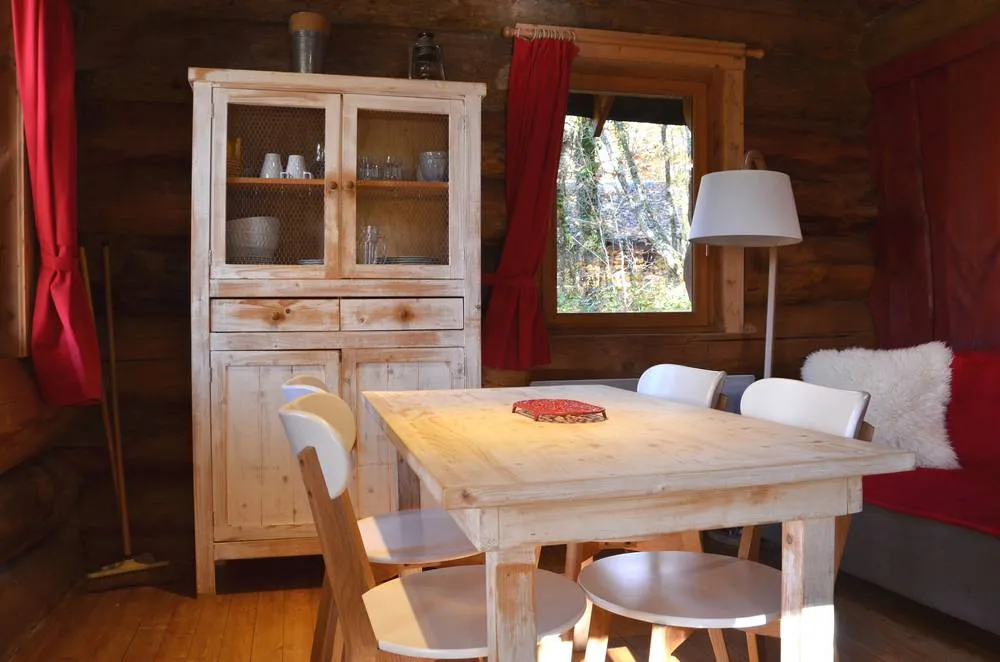 Chalet traditionnel avec vue sur un lac privé en forêt de 4 à 6 personnes