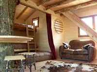 Cabane dans les chênes avec accès à un étang de pêche 4 ha