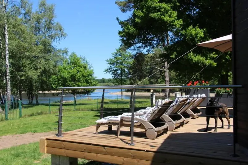 Chalet tout équipé au bord d’un lac de 45 hectares