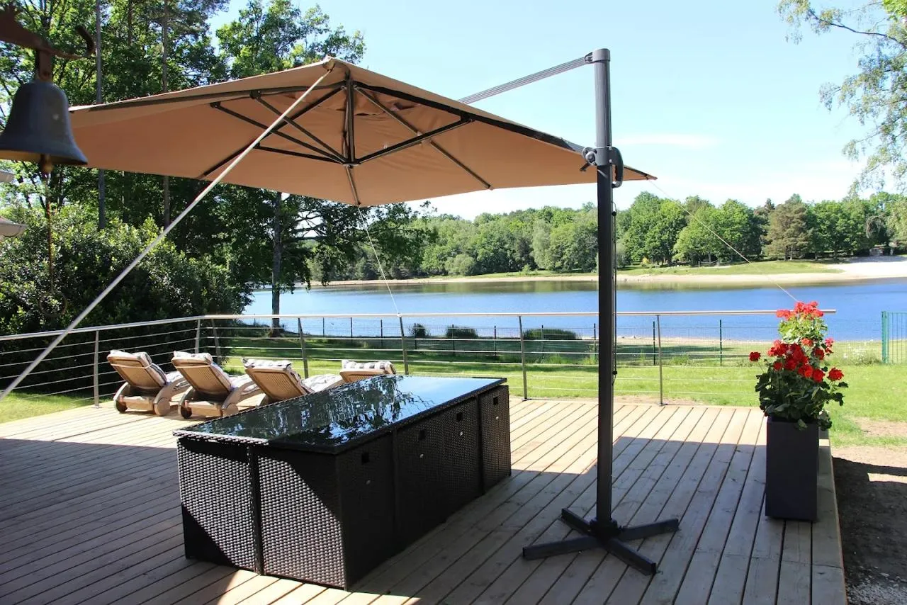 Chalet tout équipé au bord d’un lac de 45 hectares