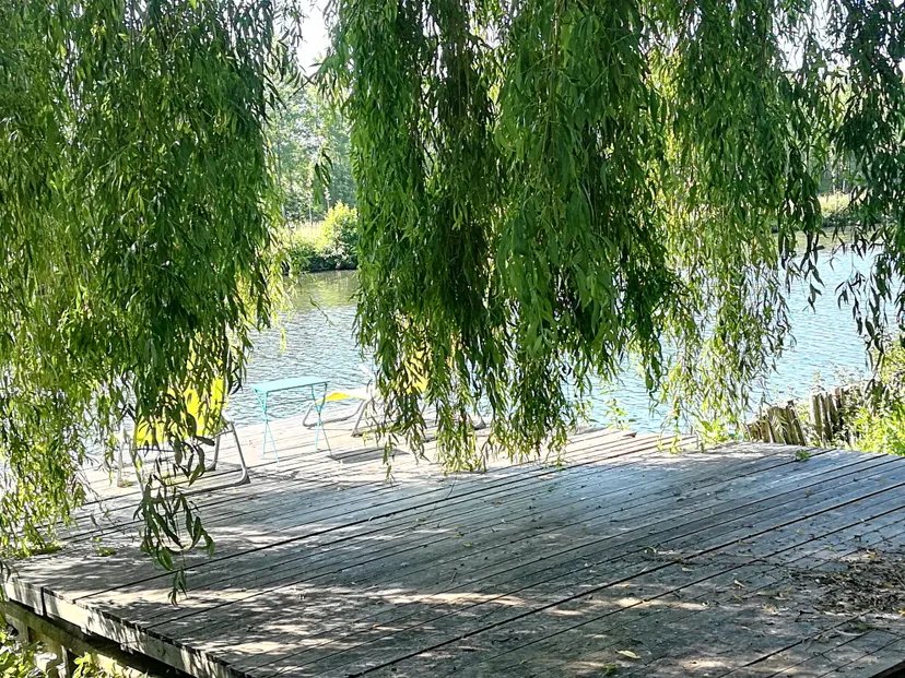 Chalet au bord du Loir, accès direct à la rivière