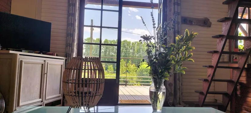 Chalet au bord du Loir, accès direct à la rivière