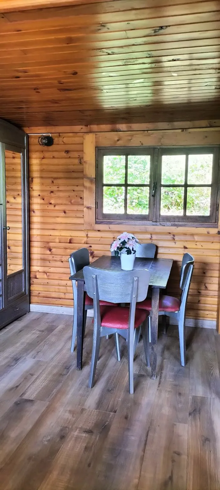 Chalet au bord du Loir, accès direct à la rivière