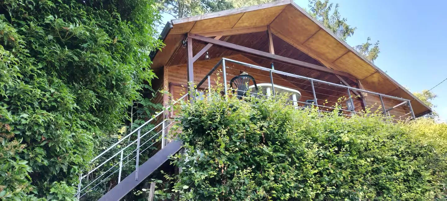 Chalet au bord du Loir, accès direct à la rivière