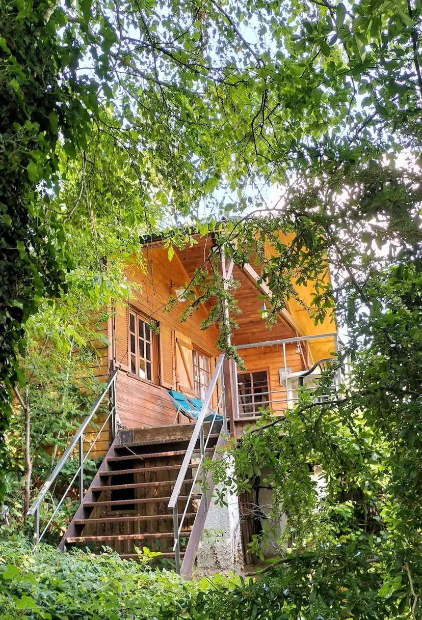 Chalet au bord du Loir, accès direct à la rivière