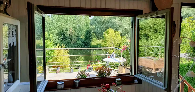 Gite en bordure de rivière, au bord de l'eau