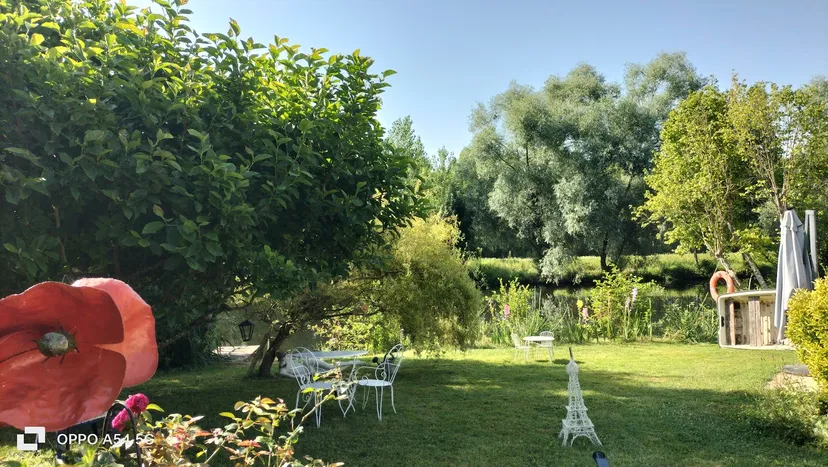 Gite en bordure de rivière, au bord de l'eau