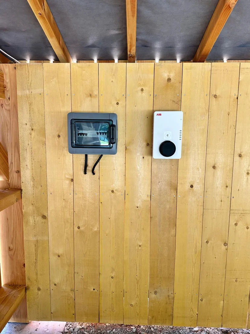 Cabane pour 4 personnes avec étang de pêche très poissonneux
