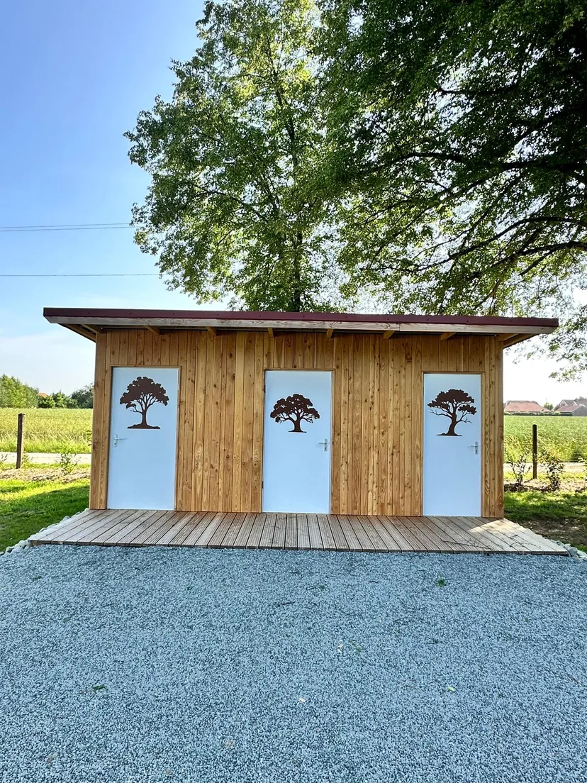Cabane pour 4 personnes avec étang de pêche très poissonneux