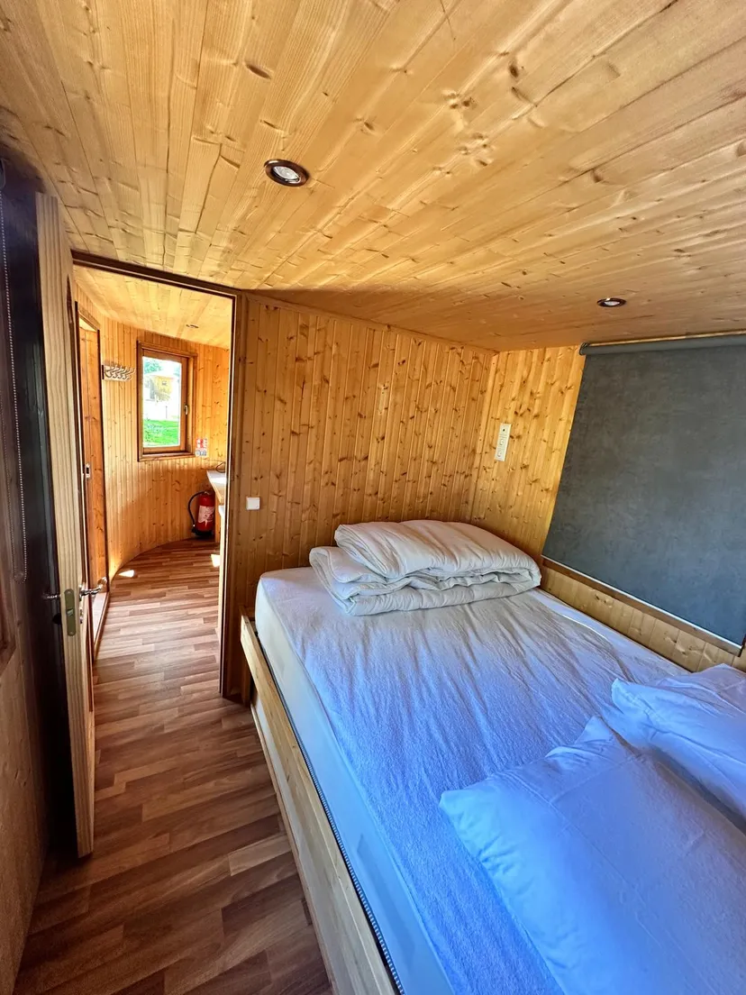 Cabane pour 4 personnes avec étang de pêche très poissonneux