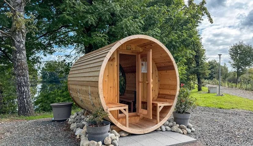 Cabane pour 4 personnes avec étang de pêche très poissonneux