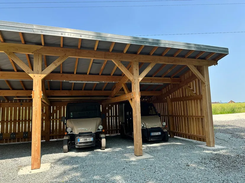 Cabane pour 4 personnes avec étang de pêche très poissonneux