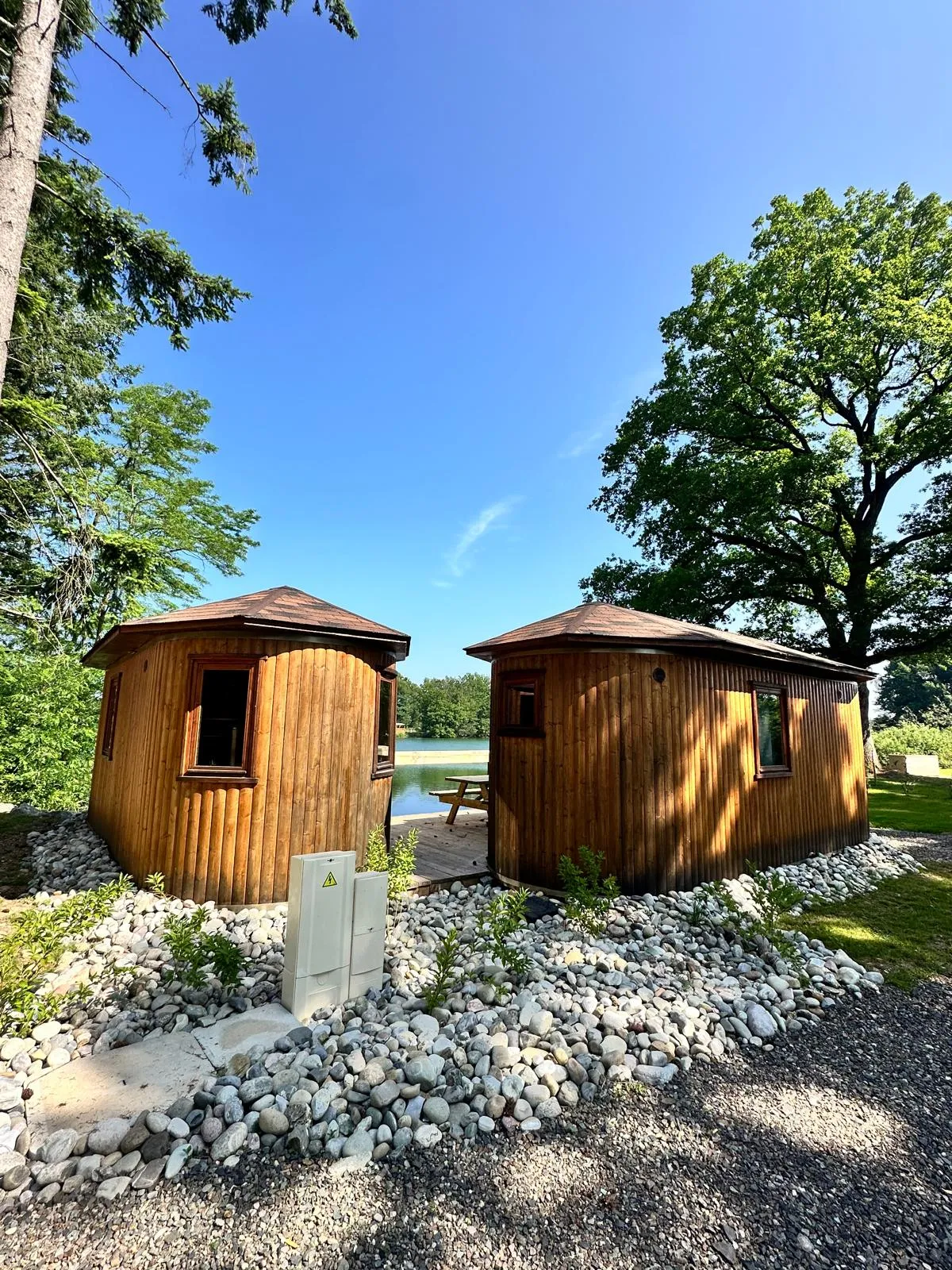 Cabane pour 4 personnes avec étang de pêche très poissonneux