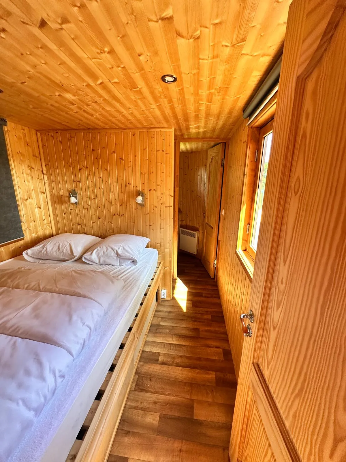 Cabane pour 4 personnes avec étang de pêche très poissonneux