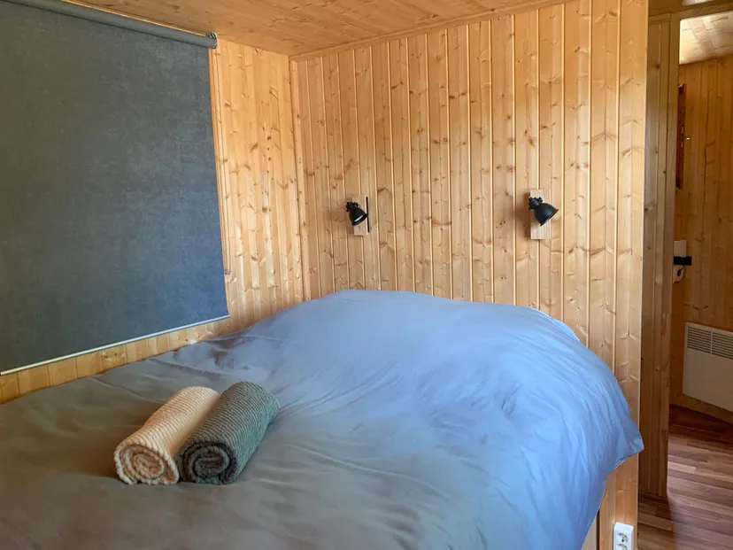 Cabane pour 4 personnes avec étang de pêche très poissonneux