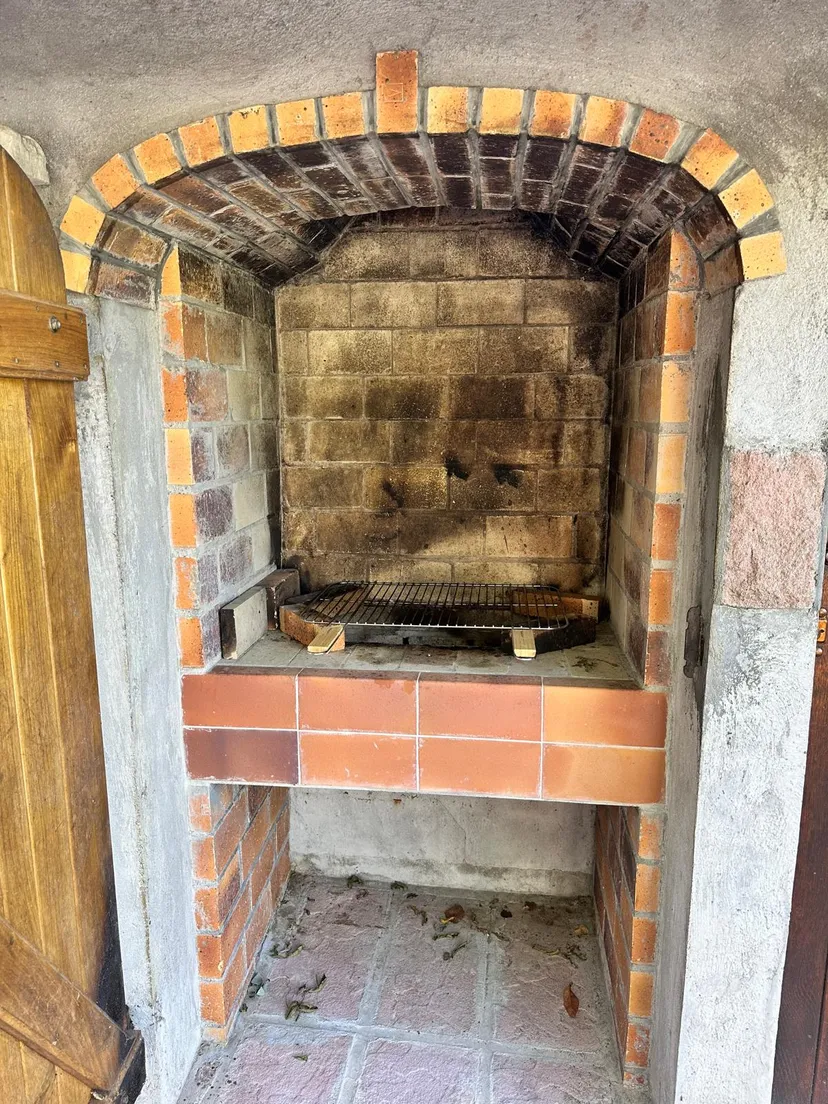 Cabane pour 4 personnes avec étang de pêche très poissonneux