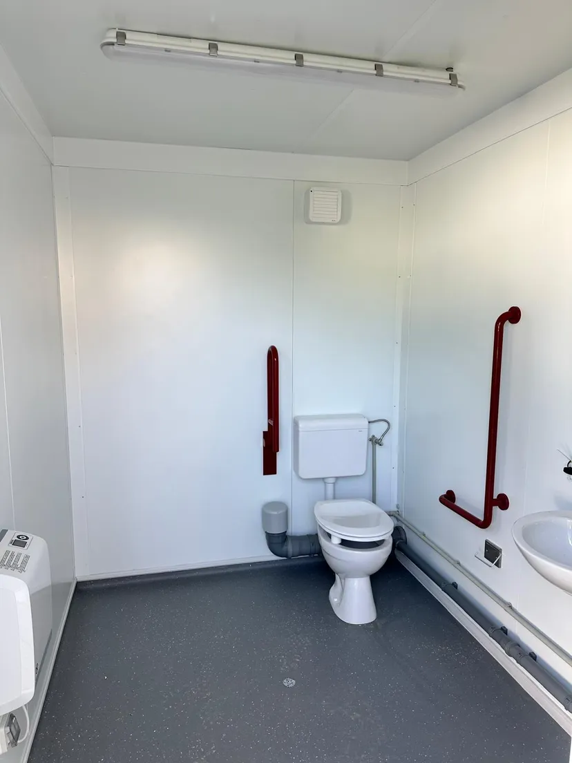 Cabane pour 4 personnes avec étang de pêche très poissonneux